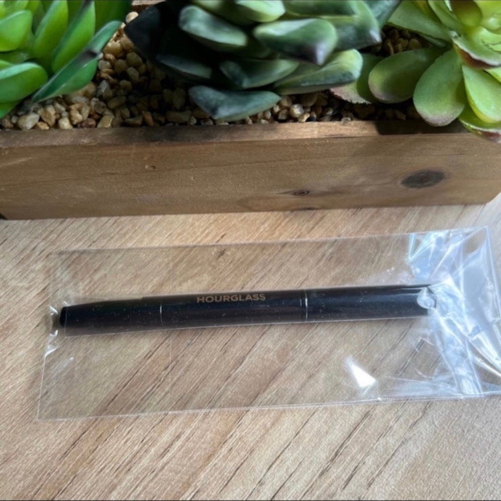 HOURGLASS Retractable Double Ended Lip Makeup Brush  ~NEW~  In Box - Picture 4 of 9